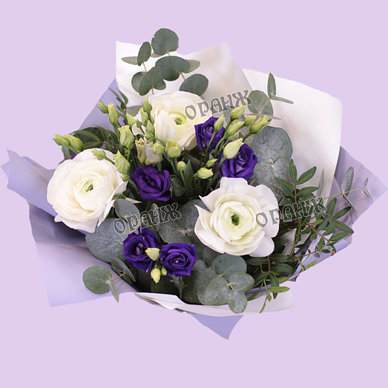 Букет из ранункулусов и лизиантуса — фото 2