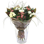 Букет из мини гербер, кустовых роз и альстромерии