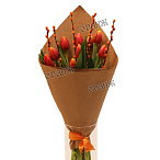 Букет из тюльпанов и вербы