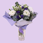 Букет из ранункулусов и лизиантуса