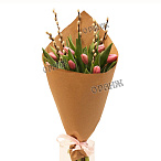 Букет из тюльпанов и вербы