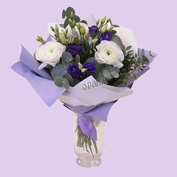 Букет из ранункулусов и лизиантуса — фото 1