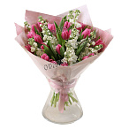 Букет из тюльпанов и левкоя