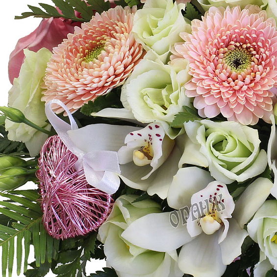 Композиция из роз, мини гербер, мини орхидей и лизиантуса — фото 2